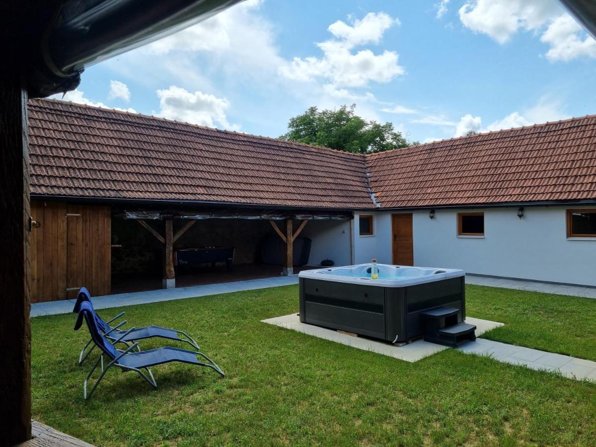 Ruralna Kuca Za Odmor Kablarovo Brdo Casa de hóspedes Krnjak Exterior foto