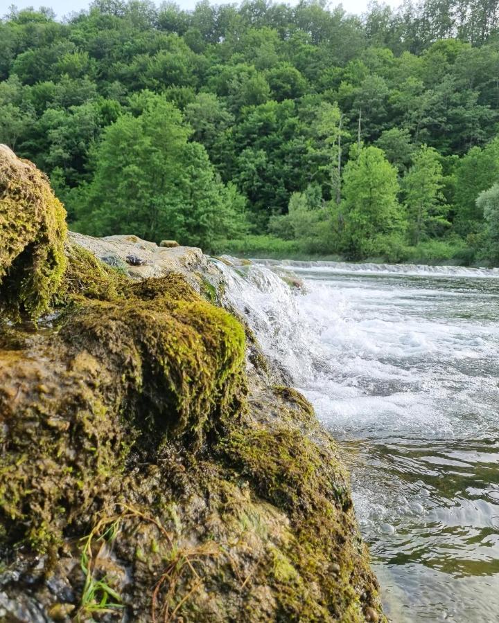 Ruralna Kuca Za Odmor Kablarovo Brdo Casa de hóspedes Krnjak Exterior foto