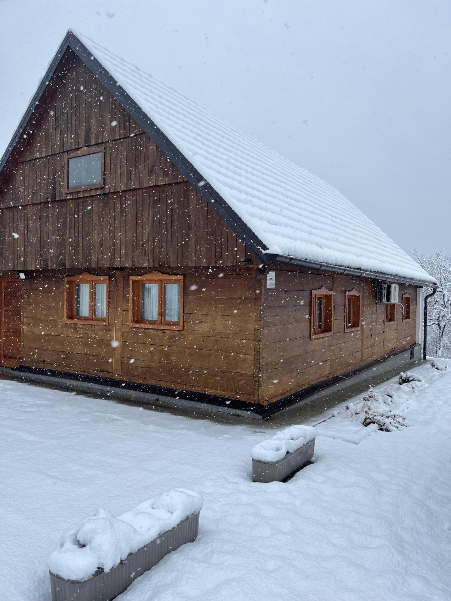 Ruralna Kuca Za Odmor Kablarovo Brdo Casa de hóspedes Krnjak Exterior foto